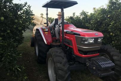  ESTEIO,  RS, BRASIL, 19/08/2019- Desenvolvido para atender desde a pecuária até culturas de hortifrutigranjeiros, passando por atividades em silagens, forrageiras e encanteiradores, o trator 6075 é a novidade da Mahindra. Com motor de 4 cilindros turbo, com 75 cv, garante economia média de 12% em comparação com tratores da mesma categoria. (Foto: Mahindra / Divulgação)