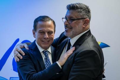 Doria saÃºda Frota em sua filiaÃ§Ã£o ao PSDB SÃO PAULO, SP, 16.08.2019 - O governador do estado de São Paulo, João Doria PSDB (Partido da Social Democracia Brasileira), com o deputado federal Alexandre Frota (PSDB), durante evento de filiação de Frota ao PSDB. (Foto: Eduardo Anizelli/Folhapress)Local: SÃ£o Paulo ;SP - SÃ£o Paulo ;Brasil