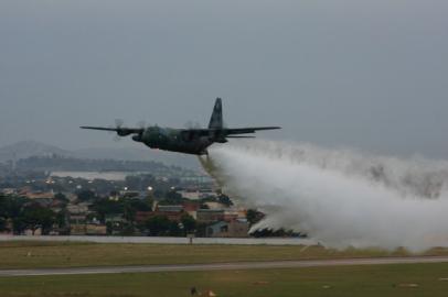 Quadrimotores Hércules C-130 da FAB são adaptados com equipamentos anti-incêndio para atuar na Amazônia