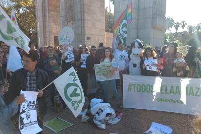 Protesto no Parque da Redenção reuniu simpatizantes de diversas ONGs de defesa do meio ambiente