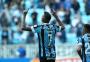 Após passar Renato na lista de artilheiros do Grêmio, Luan agradece apoio dos colegas