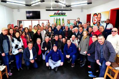 Convenção do MDB de Caxias do Sul que elegeu Ari Dallegrave para a presidência do partido. Ex-governador José Ivo Sartori participou