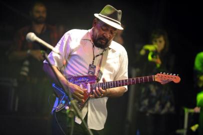  CAXIAS DO SUL, RS, BRASIL 28/11/2015oitava edição do Mississippi Delta Blues Festival acontece nos dias 26, 27 e 28 de novembro, na Estação Férrea, em Caxias do Sul. Na foto:Super Chikan no palco principl (Felipe Nyland/Agência RBS)