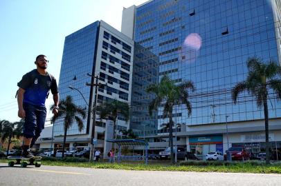  PORTO ALEGRE- RS- BRASIL- 27/08/2019- Clima em Porto Alegre. Avenida Ipiranga. FOTO FERNANDO GOMES/ ZERO HORA.