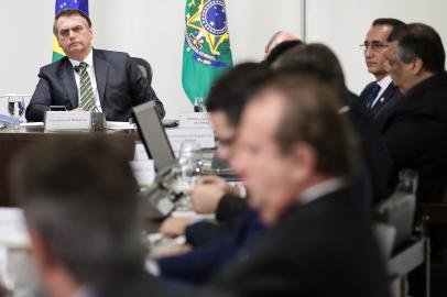 Reunião do presidente Jair Bolsonaro com Onyx Lorenzoni, Ministro-Chefe da Casa Civil da Presidência da República; Fernando Azevedo, Ministro de Estado da Defesa; Ernesto Araújo, Ministro de Estado das Relações Exteriores; Ricardo Salles, Ministro de Estado do Meio Ambiente; Jorge Antonio de Oliveira, Ministro-Chefe da Secretaria-Geral da Presidência da República; Luiz Eduardo Ramos, Ministro-Chefe da Secretaria de Governo da Presidência da República; Augusto Heleno, Ministro-Chefe do Gabinete de Segurança Institucional da Presidência da República; e Governadores da Amazônia Legal.