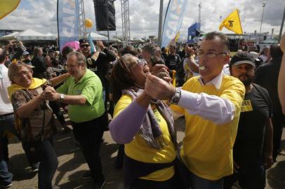  Esteio, RS, Brasil, 04-09-2015, Indignados com parcelamento de salários, educadores também querem chamar a atenção para precariedade das condições de trabalho. (FOTO: TADEU VILANI/AGECIA RBS)