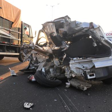 Três pessoas ficaram feridas na Rodovia do Parque