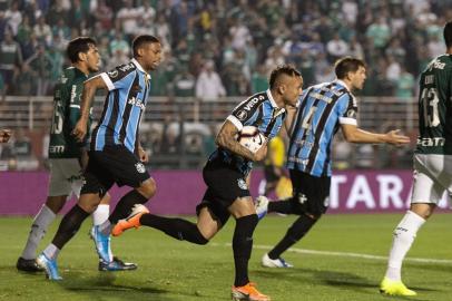 Palmeiras X Gremio / Libertadores 2019SÃO PAULO, SP, 27.08.2019 - Palmeiras X GrÊmio, Libertadores - Everton Cebolinha do Gremio comemora gol durante partida entre Palmeiras e GrÃªmio pelas quartas de final da Copa Libertadores 2019, no estÃ¡dio Paulo Machado de Carvalho, o Pacaembu, na noite desta terÃ§a-feira, 27. - (Foto: Adriana Spaca/FramePhoto/Folhapress) Local: SÃ¿O PAULO ;SP ;BRASIL