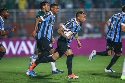 Gremio x PalmeirasRS - FUTEBOL/CONMEBOL LIBERTADORES 2019 /GREMIO X PALMEIRAS - ESPORTES - Lance da partida entre Palmeiras e Gremio disputada na noite desta terca-feira, no EstÃ¡dio do Pacaembu, valida pelas quartas de final da Conmebol Libertadores 2019. FOTO: LUCAS UEBEL/GREMIO FBPAEditoria: SPOIndexador: Lucas UebelSecao: futebolFonte: Gremio.netFotógrafo: Gremio x Palmeiras