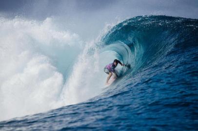 Tahiti Pro Teahupoo - WSL Championship Tour 2019TEAHUPOO, TAHITI - AUGUST 28: Two-time WSL Champion Gabriel Medina of Brazil, the defending event winner advances to the semi finals of the 2019 Tahiti Pro Teahupoo after winning Quarter Final Heat 3 at Teahupoo on August 28, 2019 in Tahiti, Franch Polynesia. (Photo by Matt Dunbar/WSL via Getty Images)Editoria: SLocal: TeahupoÊ»oIndexador: Matt DunbarSecao: ASUFonte: www.worldsurfleague.comFotógrafo: Contributor