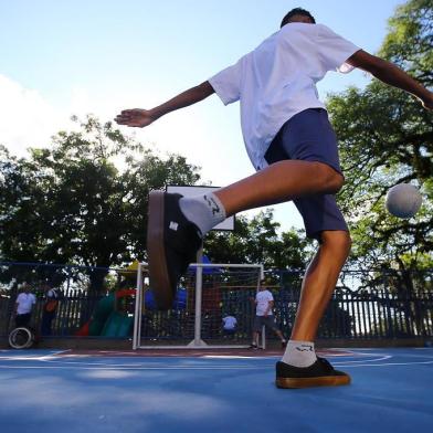  PORTO ALEGRE - BRASIL - Quarta edição do ¿Missão Diversão¿, evento idealizado pela ex-aluna do Colégio Farroupilha Marcella Bertoluci, que tem o propósito de aproximar crianças e adolescentes que aguardam adoção e casais habilitados a adotar.(foto: Lauro Alves)