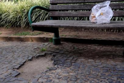  CAXIAS DO SUL, RS, BRASIL (30/08/2019)Falta de manutenção ma Praça Dante Alighieri em Caxias do Sul. (Antonio Valiente/Agência RBS)