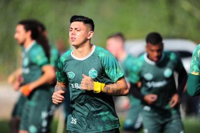  CAXIAS DO SUL, RS, BRASIL, 27/08/2019. Treino do Juventude no CT. O Ju se prepara para o primeiro jogo das quartas-de-final da série C do Campeonato Brasileiro. Na foto, lateral Felippe. (Porthus Junior/Agência RBS)