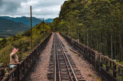  Guaporé, RS, BRASIL, 31/08/2019: Primeiro passeio do Trem dos Vales é realizado neste sábado entre Guaporé e Muçum. Passageiros curtiram a vista de paisagens clássicas da região, como os viadutos 13 e Mula Preta, em meio à paisagem dos vales.  (Foto: Omar Freitas / Agência RBS)Local: MuÃ§um