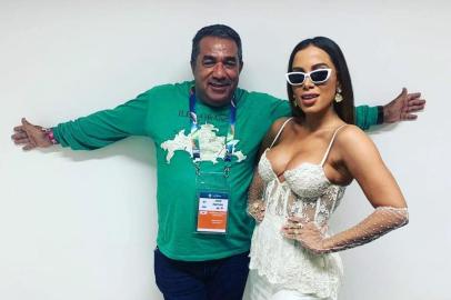 Anitta e o pai, Mauro Machado, também conhecido como Painitto