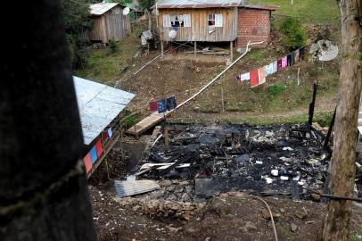  CAXIAS DO SUL, RS, BRASIL, 01/09/2019Casa incendiada em Forqueta. (Lucas Amorelli/Agência RBS)