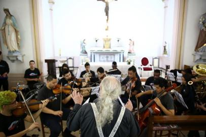  PORTO ALEGRE, RS, BRASIL - Em comemoração aos 10 anos. a Orquestra Jovem do RS faz apresentação na Capela da Casa de Apoio Madre Ana.