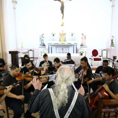  PORTO ALEGRE, RS, BRASIL - Em comemoração aos 10 anos. a Orquestra Jovem do RS faz apresentação na Capela da Casa de Apoio Madre Ana.