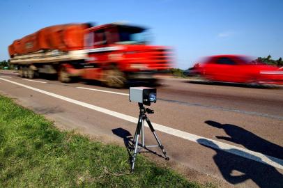  ELDORADO DO SUL, RS, BRASIL,29/08/2019-  Teste GZH com radares móveis nas estradas federais. Na foto -BR290. (FOTOGRAFO: FERNANDO GOMES / AGENCIA RBS)