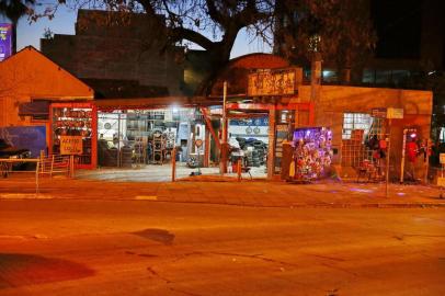  PORTO ALEGRE, RS, BRASIL 02/09/2019 - Borracharia na Plínio com Terceira Perimetral. (FOTO: ROBINSON ESTRÁSULAS/AGÊNCIA RBS)