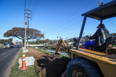  PORTO ALEGRE, RS, BRASIL, 03/09/2019: Obras para conclusão da ciclovia da Ipiranga. Na foto: Ipiranga com a Salvador FrançaIndexador: ISADORA NEUMANN