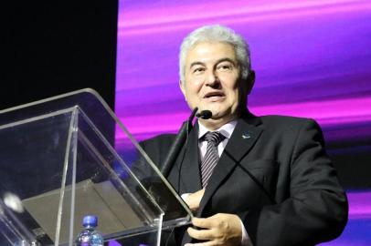 AstronautaO ministro da Ciência, Tecnologia e Comunicações (MCTC), o astronauta Marcos Pontes, participou ontem à noite na abertura oficial do Innovation Summit 2019, no centro de eventos Governador Luiz Henrique da Silveira, no Sapiens Parque, em Florianópolis. Ele disse que as iniciativas em pesquisa e inovação no Brasil estão muito espalhadas, é preciso juntar esses esforços. O superintendente da Fundação Certi e diretor de Inovação do Sistema Fiesc, José Eduardo Fiates, disse que o ecossistema de inovação de Florianópolis resultou de acreditar no impossível. Ele citou Fontes como um exemplo disso. Um brasileiro se tornar astronauta nos EUA e, depois, Ministro da Ciência e Tecnologia. O Innovation Summit, um dos principais eventos do Floripa Conecta, que discute empreendedorismo inovador, vai até amanhã. 