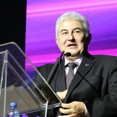 AstronautaO ministro da Ciência, Tecnologia e Comunicações (MCTC), o astronauta Marcos Pontes, participou ontem à noite na abertura oficial do Innovation Summit 2019, no centro de eventos Governador Luiz Henrique da Silveira, no Sapiens Parque, em Florianópolis. Ele disse que as iniciativas em pesquisa e inovação no Brasil estão muito espalhadas, é preciso juntar esses esforços. O superintendente da Fundação Certi e diretor de Inovação do Sistema Fiesc, José Eduardo Fiates, disse que o ecossistema de inovação de Florianópolis resultou de acreditar no impossível. Ele citou Fontes como um exemplo disso. Um brasileiro se tornar astronauta nos EUA e, depois, Ministro da Ciência e Tecnologia. O Innovation Summit, um dos principais eventos do Floripa Conecta, que discute empreendedorismo inovador, vai até amanhã. 