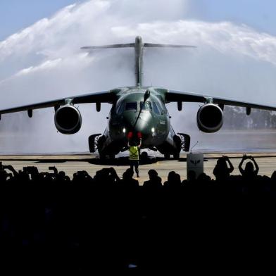 Cerimônia de entrega da aeronave KC-390 para FABO presidente Jair Bolsonaro participa da cerimônia de entrega da aeronave KC-390 para a Força Aérea Brasileira.