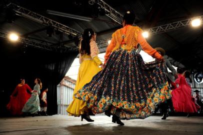 CAXIAS DO SUL, RS, BRASIL, 23/09/2018Último dia da programação dos Festejos Farroupilhas em Caxias do Sul levou centenas de pessoas aos pavilhões da Festa da Uva neste domingo.Nos pavilhões ocorreram as finais do Fegaserra (de dança) (Lucas Amorelli/Agência RBS)