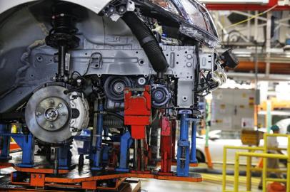  PORTO ALEGRE, RS, BRASIL, 16/01/2014: Linha de montagem dos modelos Onix e Prisma na fábrica da General Motors (GM) em Gravataí. (Omar Freitas/Agência RBS)Indexador: Omar Freitas