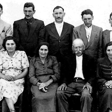  Na foto: Armando, Ângelo, Ricardo, Pedro, Júlio Albina, Elisabeta Sbaraini, Domenico Ongaratto, Maria.