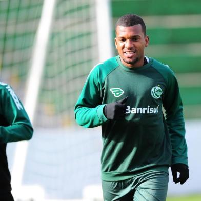  CAXIAS DO SUL, RS, BRASIL, 05/09/2019. Treino do Juventude no estádio Alfredo Jaconi. O Ju está nas quartas de final da série c do Campeonato Brasileiro. Na foto, zagueiro Genilson. (Porthus Junior/Agência RBS)Indexador: Porthus Junior                  