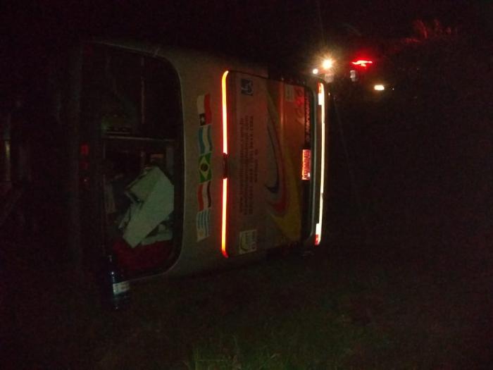 G1 - Ônibus que caiu em barranco no RS estava acima da velocidade permitida  - notícias em Rio Grande do Sul
