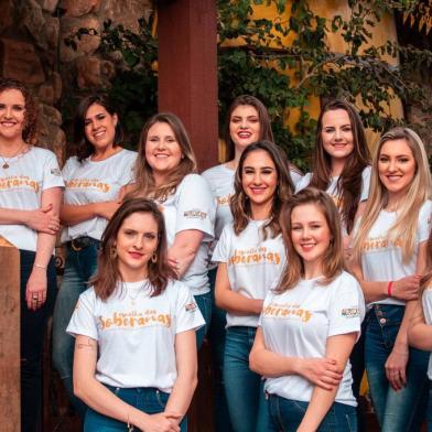 Na foto Brenda Dorigatti Pigatto, Bruna Eliayne Müller Hahn, Francine Maciel da Silva, Gisele Daiane Mazzochi, Isadora Sartori Rech, Juliana Thomé, Luana Zanardi Lipreri, Morgana Casagrande,Paola Molon Duarte e Vanessa Turella, candidatas a embaixadoras da 11ª Festa do Agricultor.