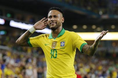 MIAMI, FLORIDA - SEPTEMBER 06: Neymar Jr. #10 of Brazil reacts after assisting Casemiro #5 (not pictured) on a goal against Colombia during the first half of the friendly at Hard Rock Stadium on September 06, 2019 in Miami, Florida.   Michael Reaves/Getty Images/AFP