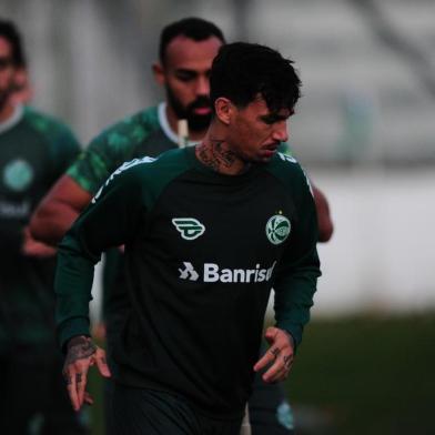  CAXIAS DO SUL, RS, BRASIL, 06/08/2019. Treino noturno do Juventude no estádio Alfredo Jaconi. O Ju está disputatndo a série C do Campeonato Brasileiro. Na foto, volante João Paulo. (Porthus Junior/Agência RBS)