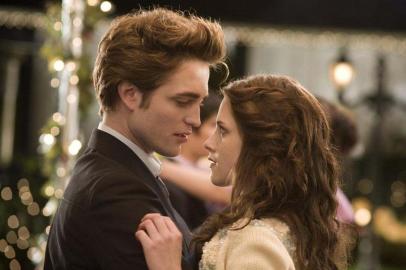 Robert Pattinson e Kristen Stewart em cena do filme Crepúsculo (Twilight, EUA, 2008), baseado na obra da escritora Stephenie Meyer.#PÁGINA:11 Fonte: Divulgação Fotógrafo: Paris Filmes