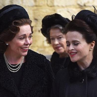 Helena Bonham Carter e Olivia Colman em The Crown