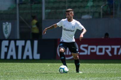 Volante Matheus Henrique completou 50 jogos pelo Grêmio na goleada sobre o Cruzeiro