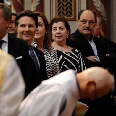  CAXIAS DO SUL, RS, BRASIL (08/09/2019)Posse do novo bispo da Diocese de Caxias do Sul, José Gislon na catedral de Caxias do Sul. Na foto, (D) José Ivo Sartori e Daniel Guerra.  (Antonio Valiente/Agência RBS)