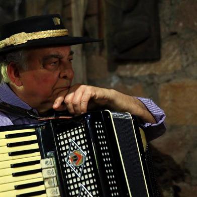  GRAVATAÍ-RS-BR - 01.10.2018Luis Carlos Borges lança o Cd Jaguaretês, com músicas de Telmo de Lima Freitas, no teatro São Pedro, no dia 04 de outubro.Na Foto: Luiz Carlos Borges.FOTÓGRAFO: TADEU VILANI AGÊNCIARBS Editoria Segundo Caderno