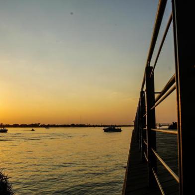  PORTO ALEGRE, RS, BRASIL - 29/08/2019Fim de tarde na Orla do Guaíba