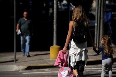  CAXIAS DO SUL, RS, BRASIL, 25/03/2019Céu azul e calor na manhã de segunda em Caxias. (Lucas Amorelli/Agência RBS)