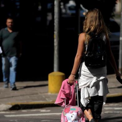  CAXIAS DO SUL, RS, BRASIL, 25/03/2019Céu azul e calor na manhã de segunda em Caxias. (Lucas Amorelli/Agência RBS)