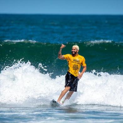  Italo Ferreira durante os Jogos Mundiais de Surfe, no Japão.Indexador: PabloJimenez_Photo