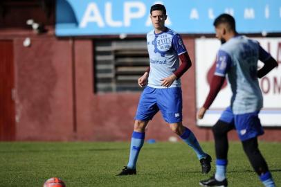  CAXIAS DO SUL, RS, BRASIL (15/08/2019)Treino do Ser Caxias no estádio centenário em caxias do Sul. Na foto, zagueiro Guilherme Truyts. (Antonio Valiente/Agência RBS)