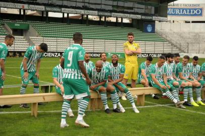  CAXIAS DO SUL, RS, BRASIL, 10/09/2019Após conquistar a vaga na sére B de 2020, o Juventude reuniu atletas e diretoria para uma foto oficial em seu estádio(Jaconi). (Lucas Amorelli/Agência RBS)