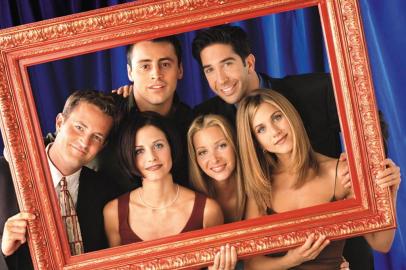 TO GO WITH STORY TITLED EMMYS**FILE**Actors, from left, Matthew Perry, Courteney Cox Arquette, Matt LeBlanc, Lisa Kudrow, David Schwimmer and Jennifer Aniston of NBCs comedy series Friends pose in this undated publicity photo. The show, which received 11 Emmy nominations, is a frontrunner for the best comedy award to be presented on Sunday, Sept. 22. (AP Photo/NBC, Jon Ragel Fonte: AP Fotógrafo: JON RAGEL