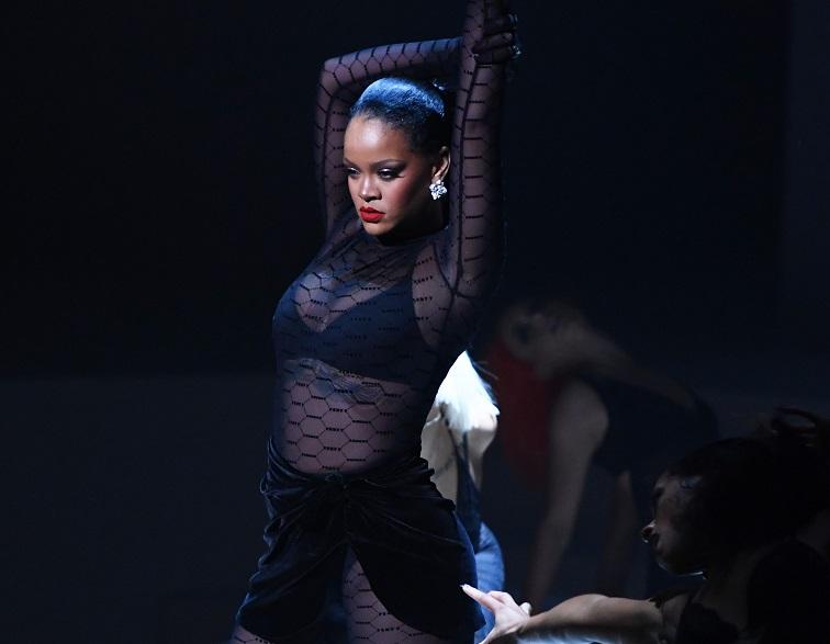 Desfile de linha de lingerie de Rihanna dá show de diversidade