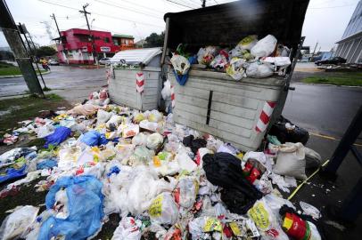 Interrupção no serviço de coleta de lixo em Cachoeirinha causa transtornos